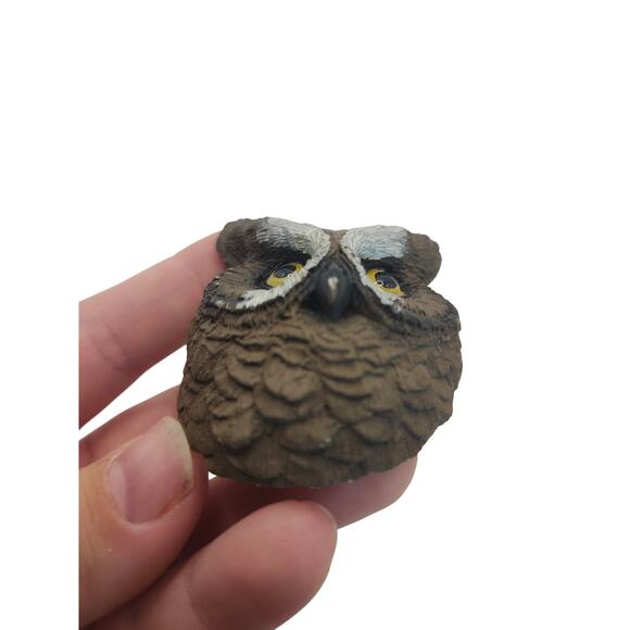Set of 2 Realistic Owl Magnets 3D Resin Hand Painted Birds Woodland Fridge Decor - Picture 8 of 8